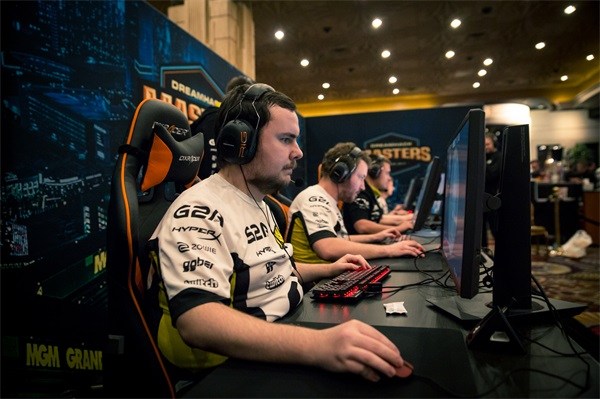 更展示了他 更展示了他