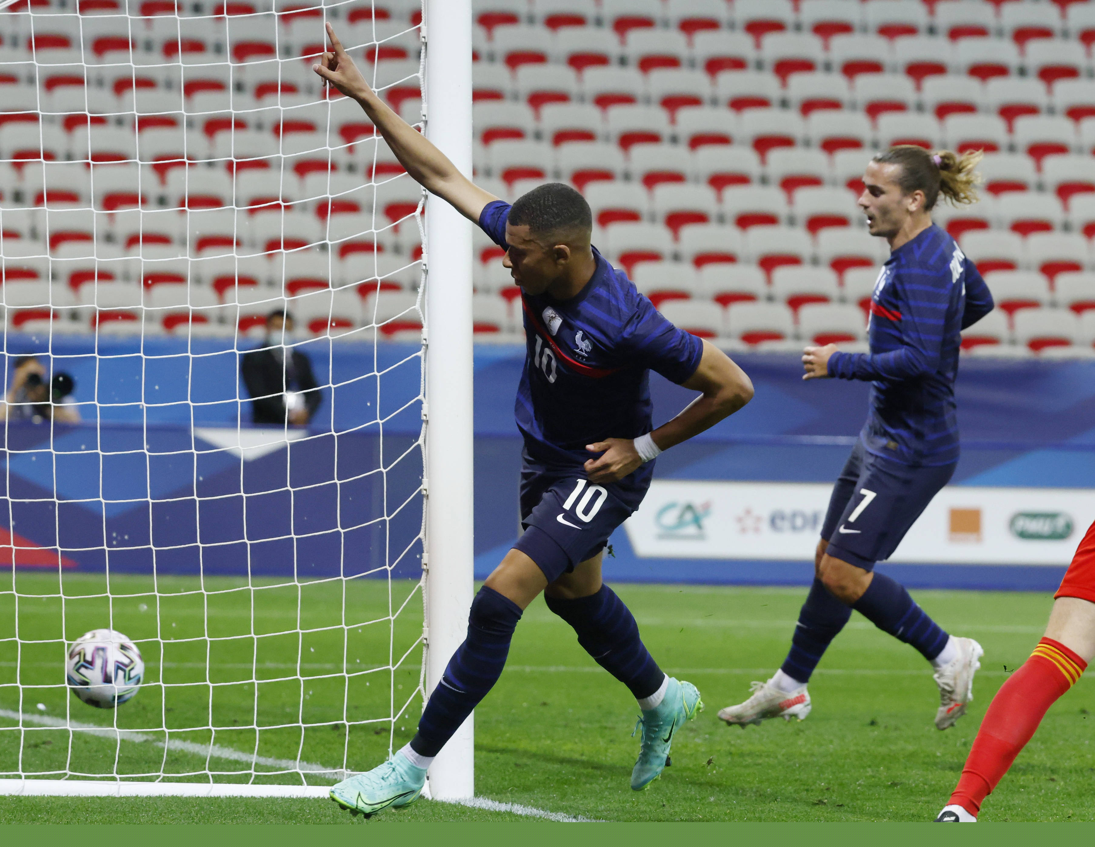 不仅需要硬 不仅需要硬